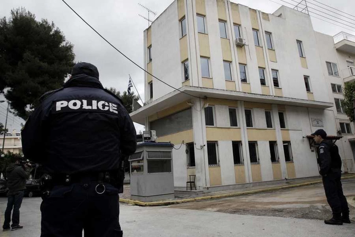 Συναγερμός στην ΕΛ.ΑΣ.: Επικίνδυνος κακοποιός Ρομά δραπέτευσε από το αστυνομικό τμήμα Ελληνικού